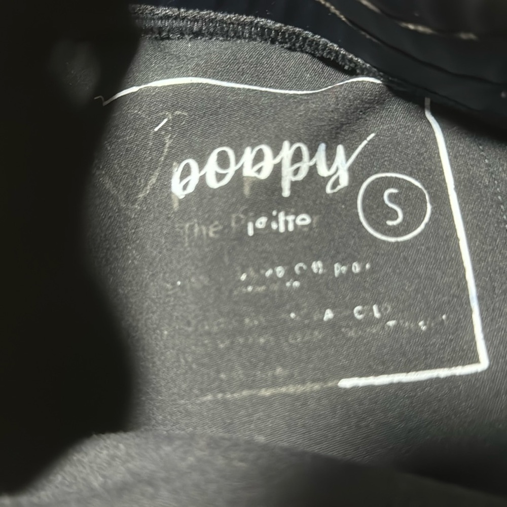 LIKE FIGS Poppy the wilder small scrub set in black!